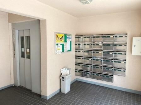 ファベール西浦和Ⅰのロビー|ゆとりのあるロビーです