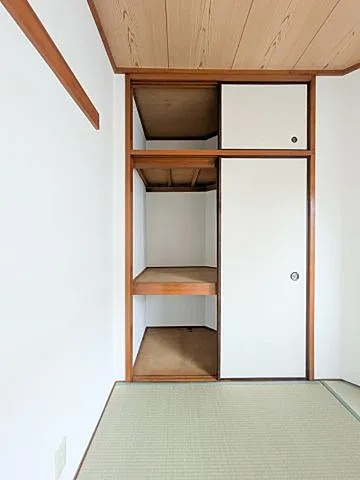 本山中町マンションの居間・リビング