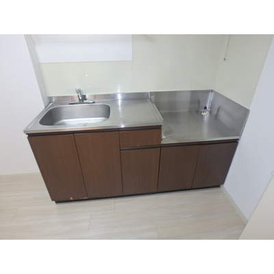 【キッチン】 | ドミール2号棟 | コンパクトなキッチンで掃除もラクラク