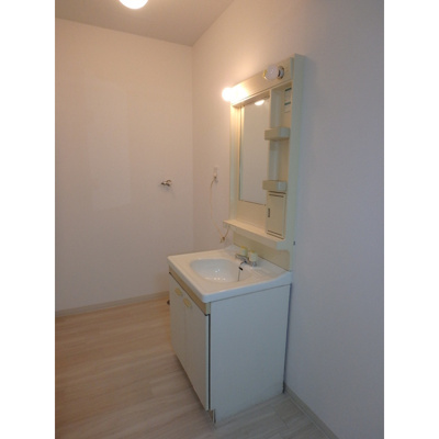 【洗面所】 | ドミール2号棟 | ゆったりとスペースのある洗面所