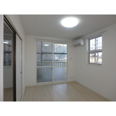 【居間・リビング】 | ドミール2号棟 | 使いやすい居間です