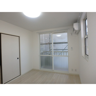 【居間・リビング】 | ドミール2号棟 | おしゃれな居間です