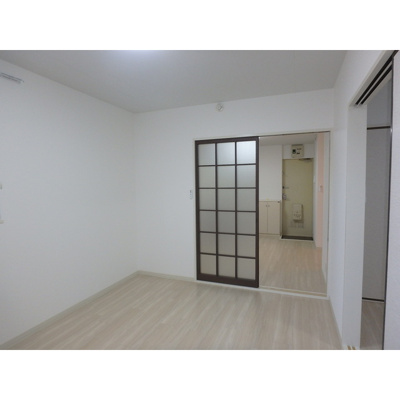 【居間・リビング】 | ドミール2号棟 | 居間です