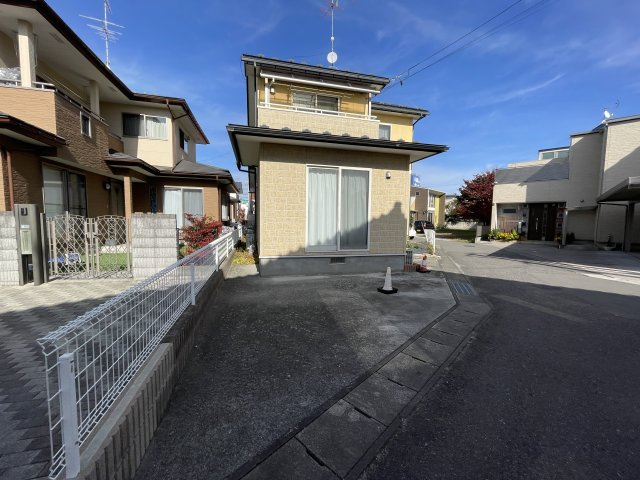 中古戸建・中古住宅　郡山市亀田2丁目　桑野小・第六中の外観|南側にも1台駐車可能です。