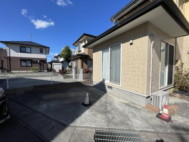 中古戸建・中古住宅　郡山市亀田2丁目　桑野小・第六中の駐車場|南側にも1台駐車可能です。