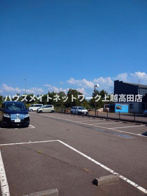 レオパレスルーチェの駐車場|駐車場