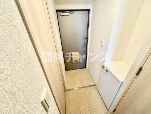 スクエア・アパートメントの玄関