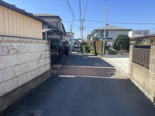 ハートフルタウン中一の沢町1丁目157番　新築一戸建ての前面道路含む現地写真