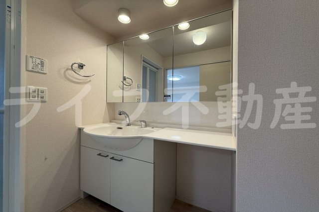 フェリオ吉田の独立洗面台|使いやすい独立洗面台です