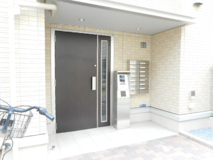 イーストコート八幡のエントランス