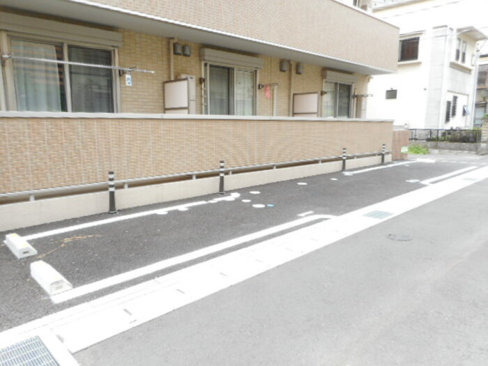 イーストコート八幡の駐車場