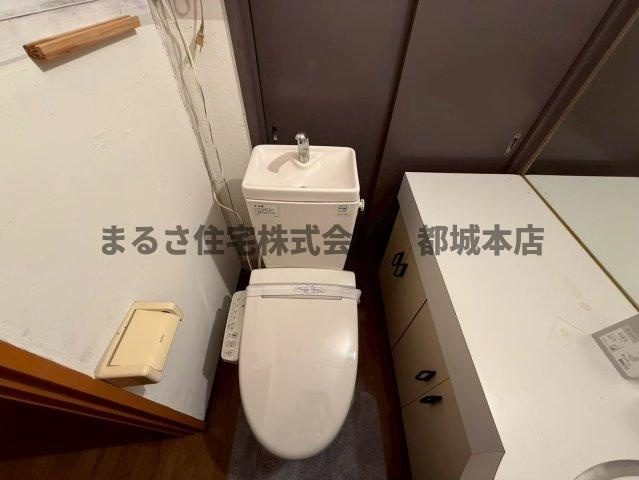 コウガユウキビル店舗（マンスリー）のトイレ|共同トイレ