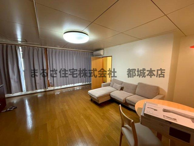 コウガユウキビル店舗（マンスリー）の居間・リビング|共同リビング