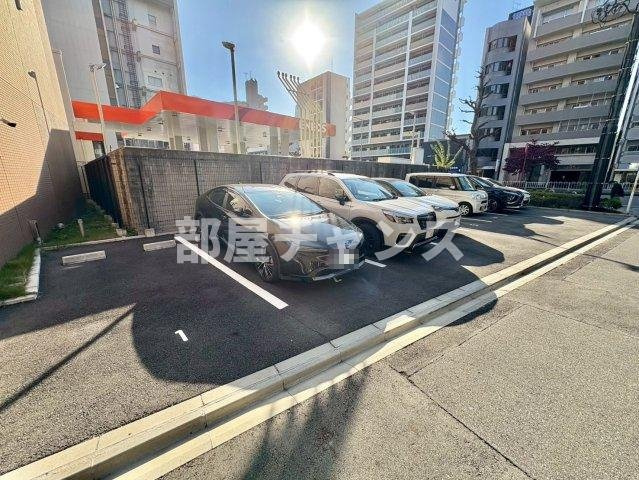 ファステート名古屋駅前ドリームの駐車場