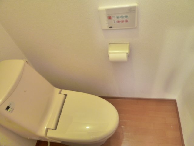 洗浄便座付きのトイレです♪