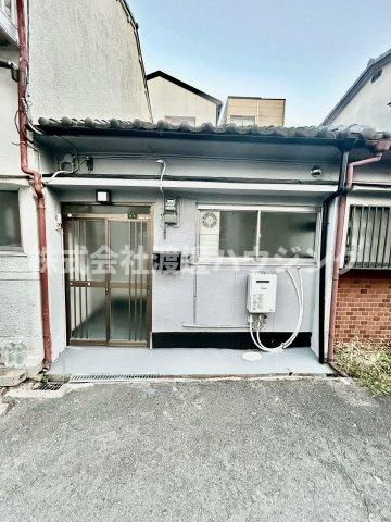 放出西2丁目テラスハウスのエントランス