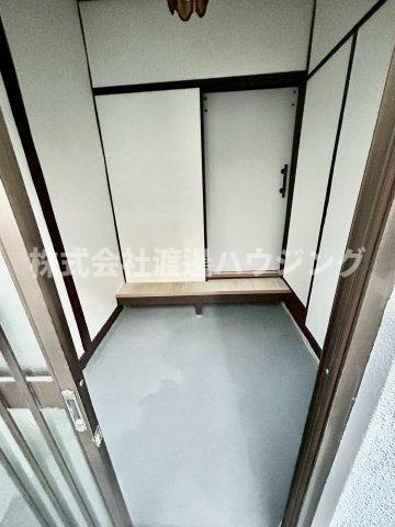 放出西2丁目テラスハウスの玄関