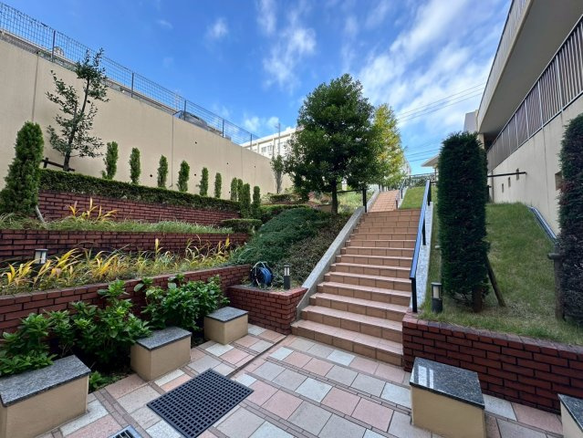 上社シティハウスフレックスの庭|共用のお庭部分