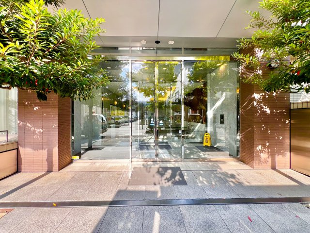 上社シティハウスフレックスのエントランス|高級感のあるエントランス