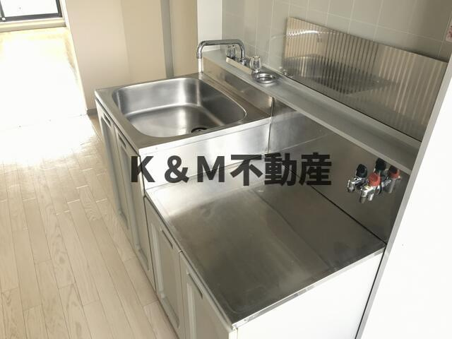 ラ・ポールつくしが丘のキッチン|コンパクトなキッチンで掃除もラクラク