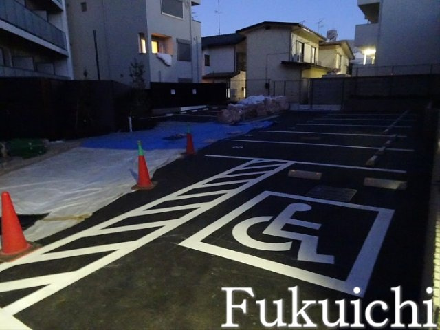 レジディア都立大の駐車場