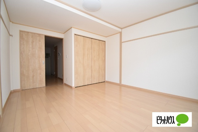 コモドカーサ下小出の居間・リビング