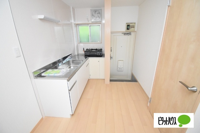 コモドカーサ下小出のキッチン