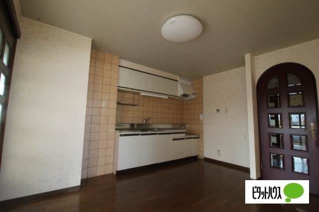 ハイム屋敷前の居間・リビング