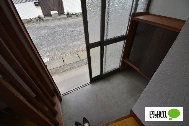 内田貸住宅の玄関