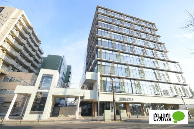 JOMOスクエアの外観