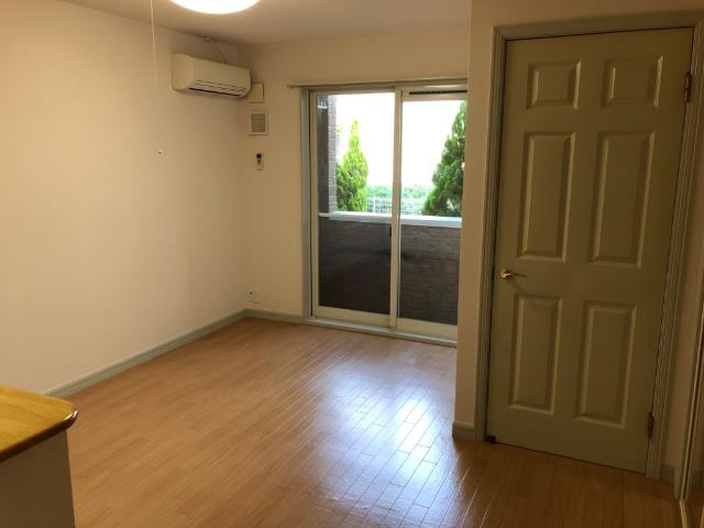 クイーンズコートⅠの居間・リビング|リビング