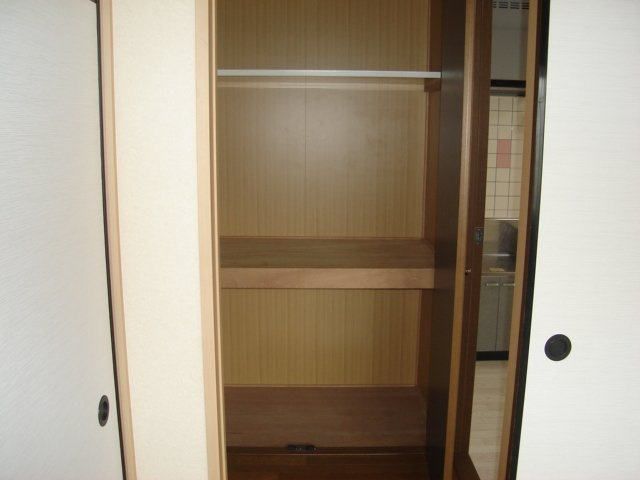 メゾン・ド・Ｋ　セセラギの内装|収納（廊下）