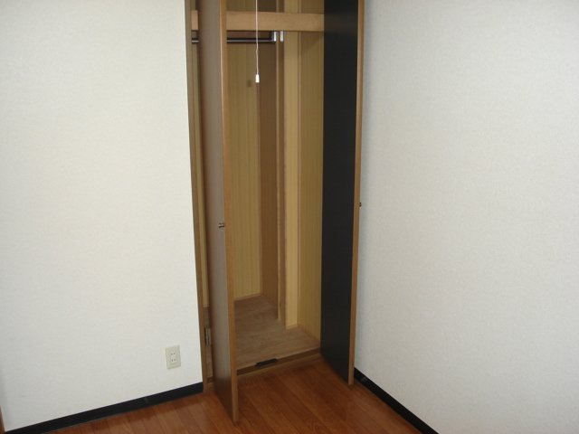 メゾン・ド・Ｋ　セセラギの収納|収納（洋室２）