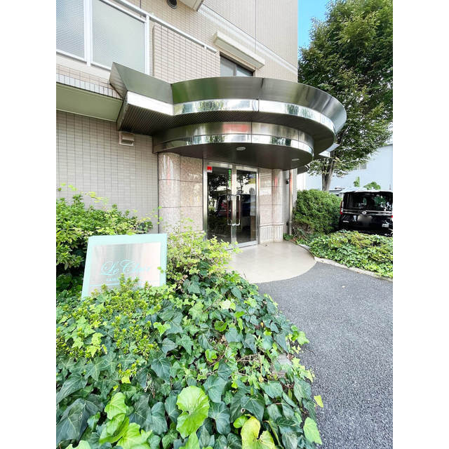 ルクレ川口イーストのエントランス