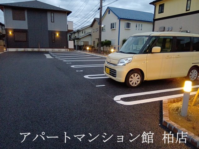 カミーノ コモド Camino Comodoの駐車場