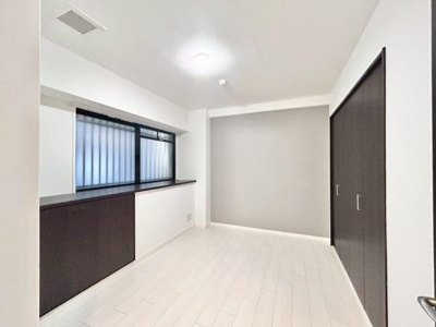 【子供部屋】 | ライオンズガーデン上野芝 | 充分な広さと収納機能を備えた部屋はお子様の自発性と成長を促します。お子様の成長を支える、勉強や好きなことに没頭する学びの空間にどうぞ。