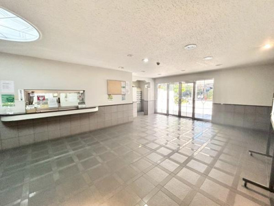 【エントランス】 | ライオンズガーデン上野芝 | オートロック等セキュリティも充実！！管理人さんも待機しております♪