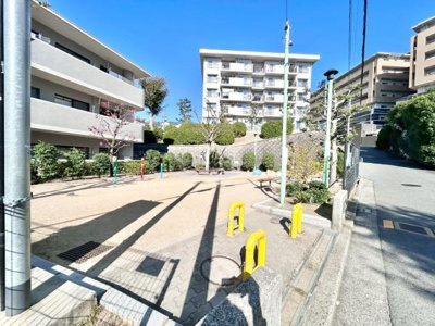 【その他】 | ライオンズガーデン上野芝 | 元気なお子様のお外遊びも、公園が近くにあれば安心！