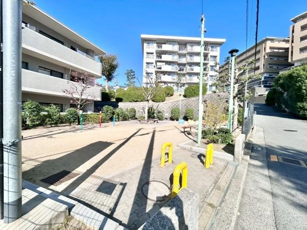 【その他】 | ライオンズガーデン上野芝 | 元気なお子様のお外遊びも、公園が近くにあれば安心！
