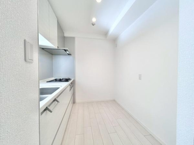 【キッチン】 | ライオンズガーデン上野芝 | ご家族みんなで調理ができる位のスペースを実現したキッチン空間となっております。みんなで作った料理を召し上がりながらの会話は至福のひとときになるはずです♪