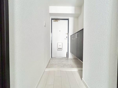 【玄関】 | ライオンズガーデン上野芝 | シュークロークもあるので、靴がたくさんあっても安心！気持ちの良い朝は、毎日ここからスタートしていきます♪