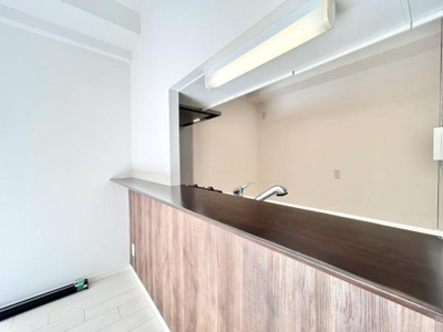 【居間・リビング】 | ライオンズガーデン上野芝 | キッチンからはリビングが一望でき、小さい子供さんも目が行き届きますね！