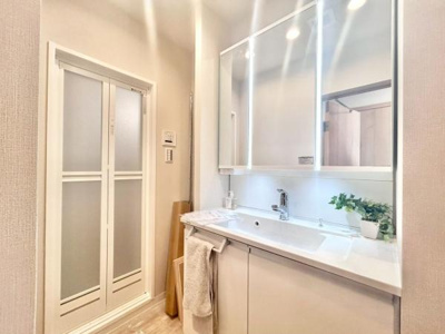 【独立洗面台】 | 陵南住宅壱号棟 | 使い勝手の良い洗面所です！
髪のセットやお化粧もストレスなくこなせ、朝から気分良く通勤通学に向かえそうですね！