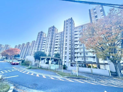 【外観】 | 陵南住宅壱号棟 | JR阪和線「上野芝」駅が徒歩14分。通勤にも外出にもアクセス良好。家族でおでかけすることも増えそうですね♪