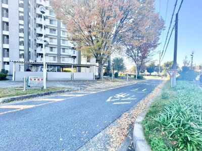 【その他】 | 陵南住宅壱号棟 | 「初めまして！」が集まる分譲マンション。たくさんの子供たちが年齢を問わずに、仲良く一緒に成長できるのは大型分譲マンションの特徴ですね。