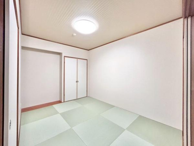 【和室】 | APAガーデンスプリングス鳳 | DKと隣接した6畳の和室。
お子様の遊び部屋・お昼寝スペースとして使うのもオススメです♪