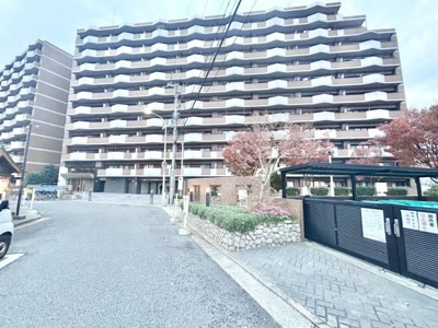 【外観】 | APAガーデンスプリングス鳳 | JR阪和線「鳳」駅が徒歩10分。通勤にも外出にもアクセス良好。家族でおでかけすることも増えそうですね♪