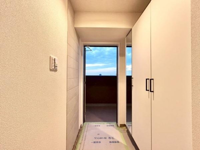 【玄関】 | APAガーデンスプリングス鳳 | シューズクローゼットで散らかりがちな玄関もスッキリ！
気持ちの良い朝は、毎日ここからスタートしていきます♪