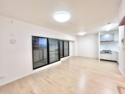 【居間・リビング】 | APAガーデンスプリングス鳳 | 家族の笑い声が聞こえてきそうな大空間♪大きめのLDKはそれだけで心が和みます。家族揃ってリビングで過ごすお休みの日が、楽しみになる場所となることでしょう。