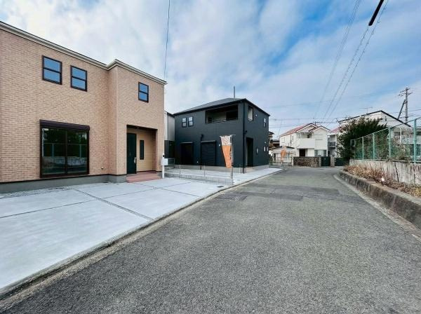 【前面道路含む現地写真】